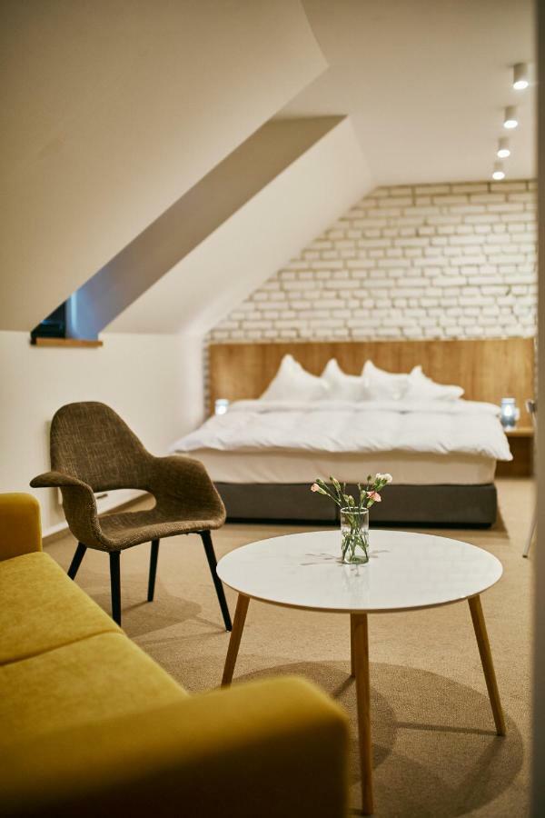 Hotel A Hostinec Slunce Osecna Ngoại thất bức ảnh