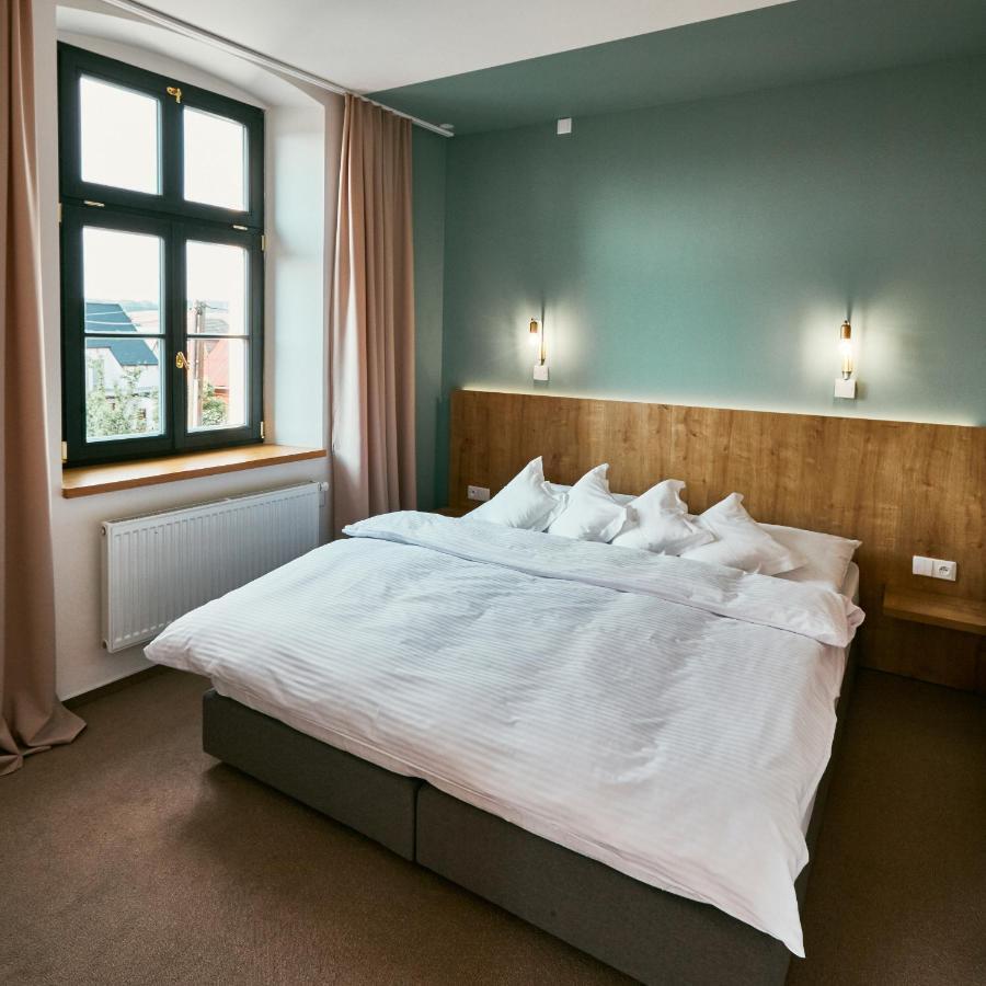 Hotel A Hostinec Slunce Osecna Ngoại thất bức ảnh